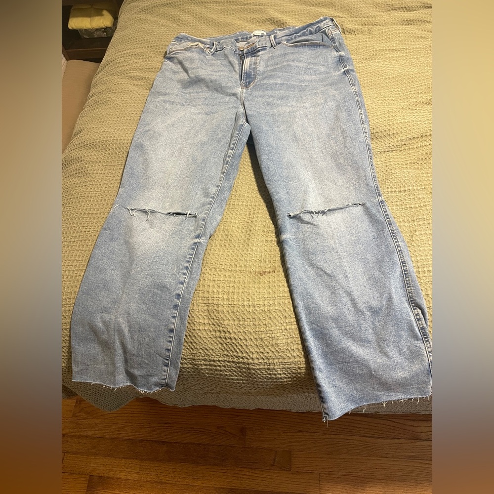 Good American “always fit” Light Blue Straight Leg Jeans